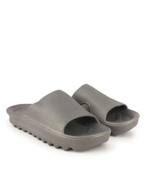 men textured slides with cut-out