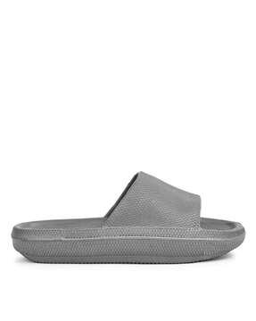 men textured slides