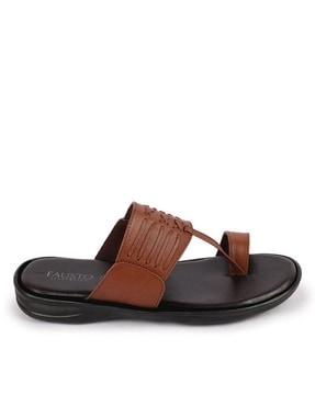 men toe-ring flip-flops