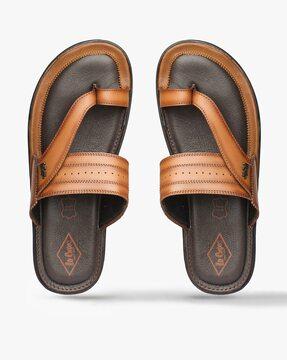 men toe-ring sandals with metal logo accent