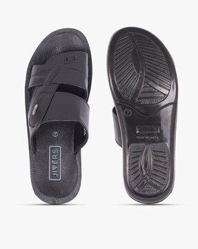 men toe-ring sandals