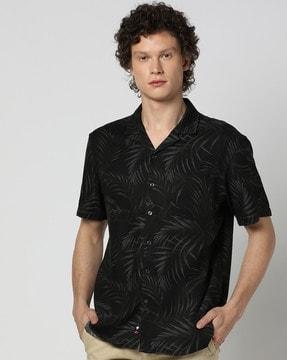 men tropical print regular fit shirt with patch pocket