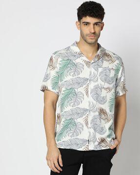 men tropical print regular fit shirt with patch pokcet