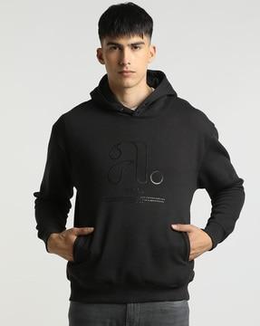 men typographic print hoodie with insert pockets