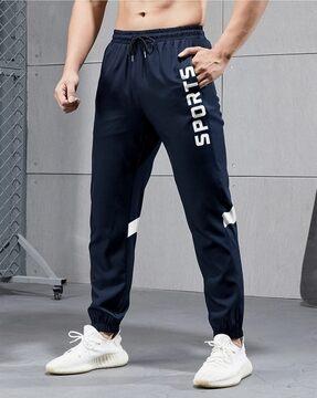 men typographic print joggers with drawstring waist