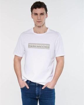 men typographic print regular fit crew-neck t-shirt