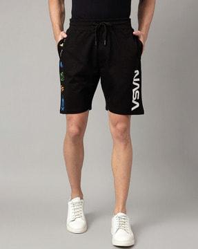 men typographic print regular fit shorts