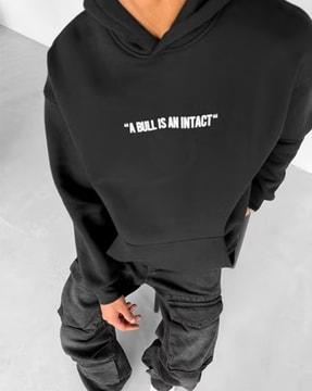 men typographic print relaxed fit hooded t-shirt