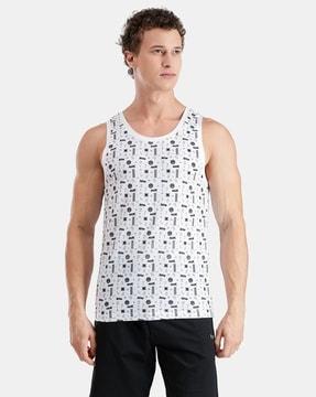 men typographic print sleeveless vest