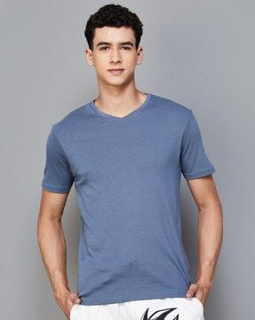 men v-neck t-shirt with short sleeves