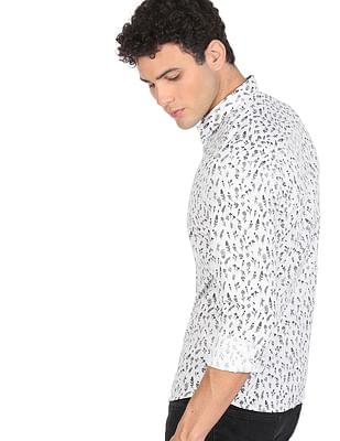 men white cutaway collar printed casual shirt