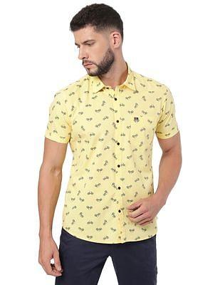 men yellow spread collar bicycle print casual shirt