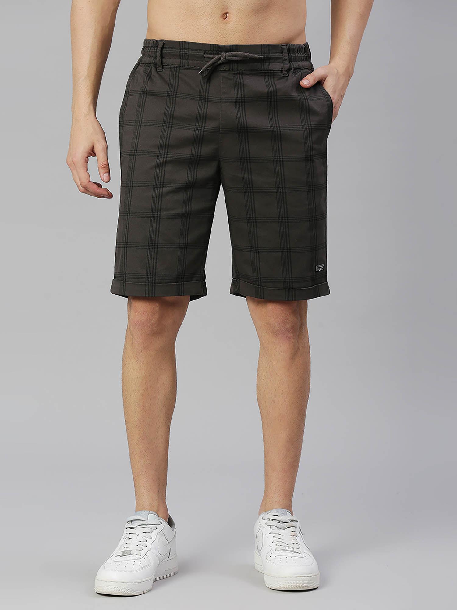 mens checked mid rise slim fit shorts - grey