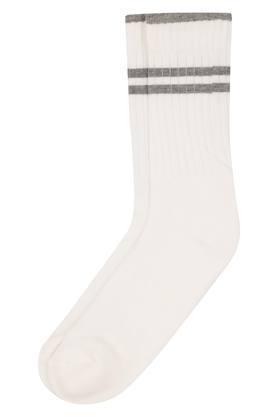 mens solid knitted calf length socks - white
