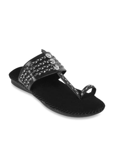metro women's black kolhapuri sandals