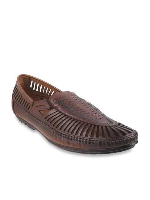 metro men's brown ethnic sandals