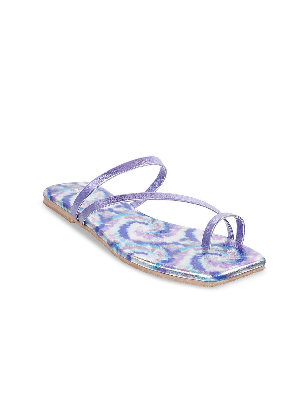 metro printed one toe flats