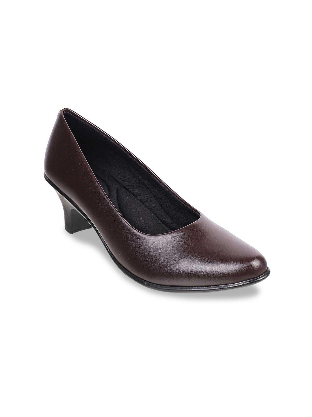 metro woman brown block pumps