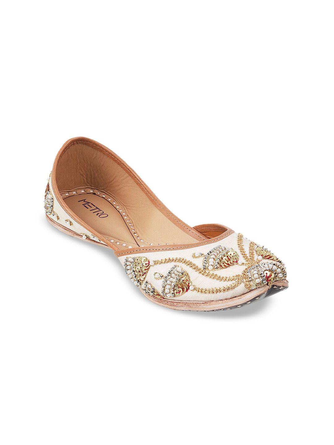 metro women beige embroidered flats