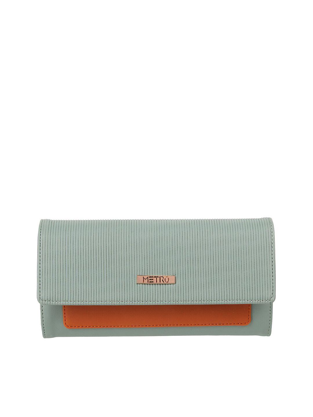 metro women green textured envelope