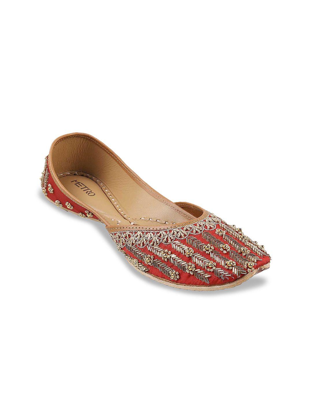 metro women maroon mojaris flats