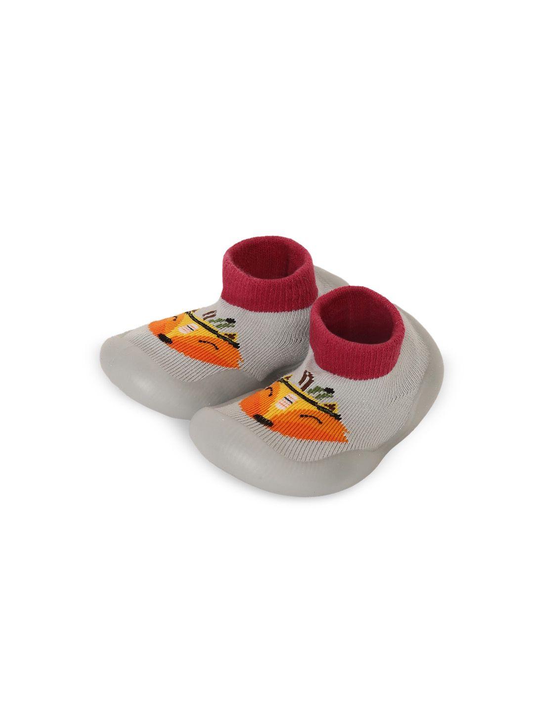 miarcus infants grey printed rubber grip sole socks booties