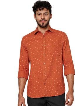 micro print cutaway-collar shirt with patch pocket