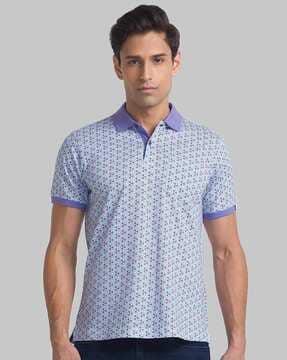 micro print polo t-shirt with patch pocket