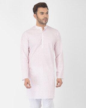 micro print slim fit kurta with insert pockets