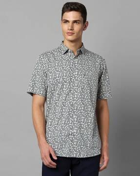 micro print slim fit shirt with patch pocket