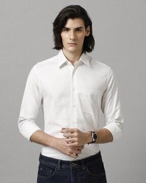 micro printed regular fit shirt with patch-pocket