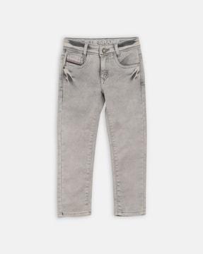mid rise jeans with insert pockets
