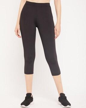 mid-calf capris with elasticated waistband