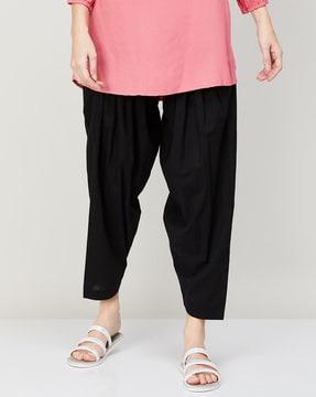 mid-rise pants with elasticated waist