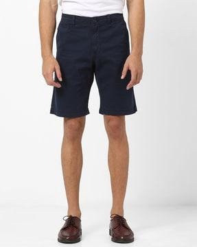mid-rise shorts with insert pockets