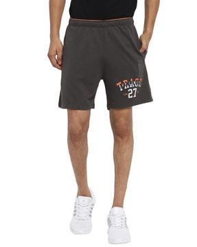 mid-rise shorts with pockets