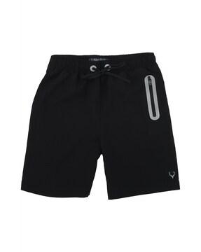 mid-rise shorts with side slant pockets