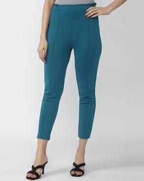 mid-rise capris with elasticated waist