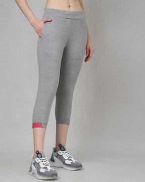 mid-rise capris with insert pockets