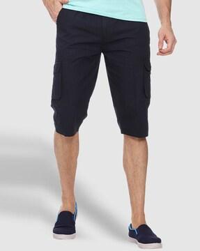 mid-rise cargo shorts with flap-pockets