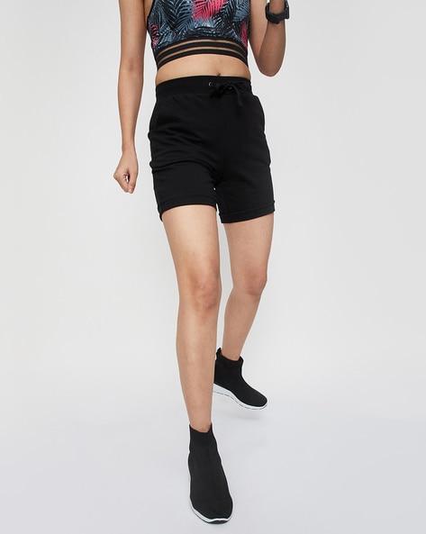 mid-rise city shorts with elasticated waist