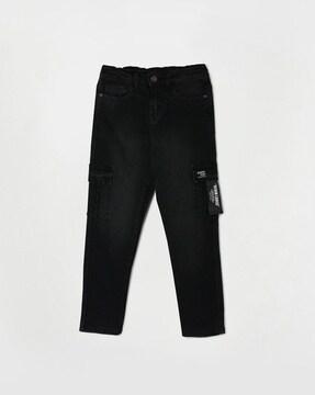 mid-rise jeans with insert pockets