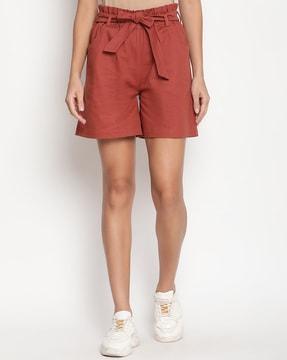 mid-rise knit shorts with waist tie-up