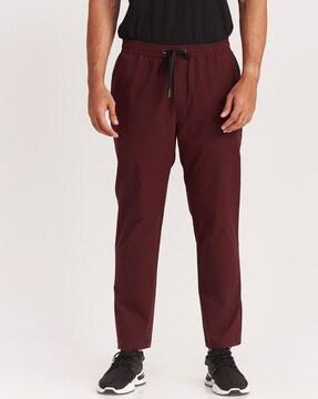 mid-rise pants with elasticated waistband