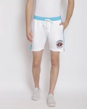 mid-rise shorts with drawstring waistband