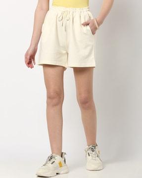 mid-rise shorts with elasticated waist