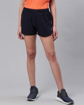 mid-rise shorts with elasticated waistband