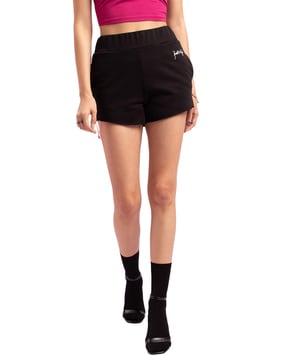 mid-rise shorts with elasticated waistband