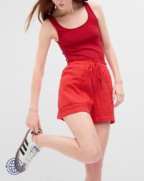 mid-rise shorts with insert pockets