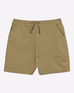 mid-rise shorts with pockets